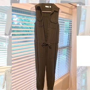 Olive green linen jumper with tie around the waist.
